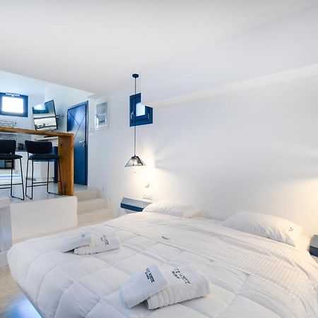 Blue White Residence Monolithos  Exterior photo