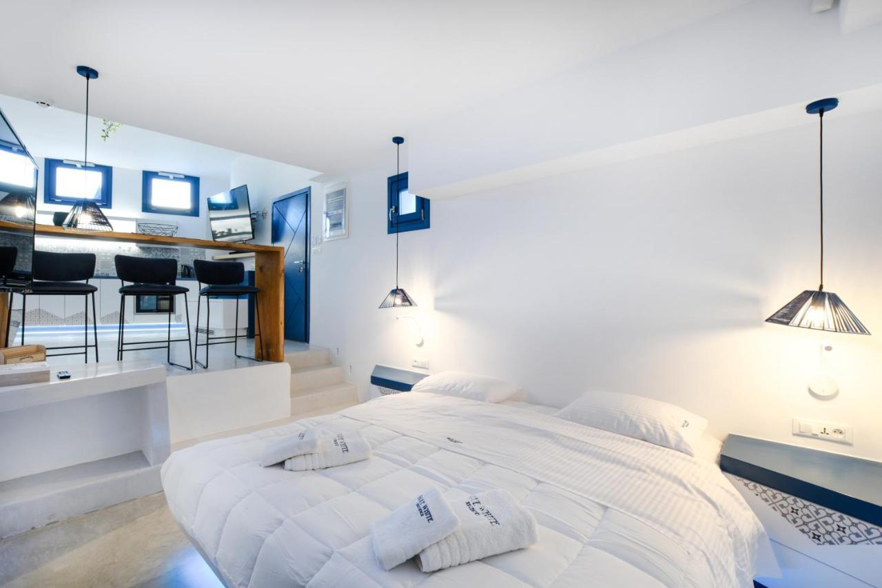 Blue White Residence Monolithos  Exterior photo